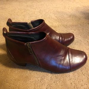*LAST DAY* Burgundy Booties w/ Zipper Side
